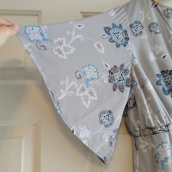 Torrid Gray Floral Tunic Flowy Bell Sleeves 2X - Picture 4 of 8